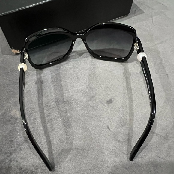 Chanel Pearl Sunglasses 5132-H Black - Picture 9 of 17